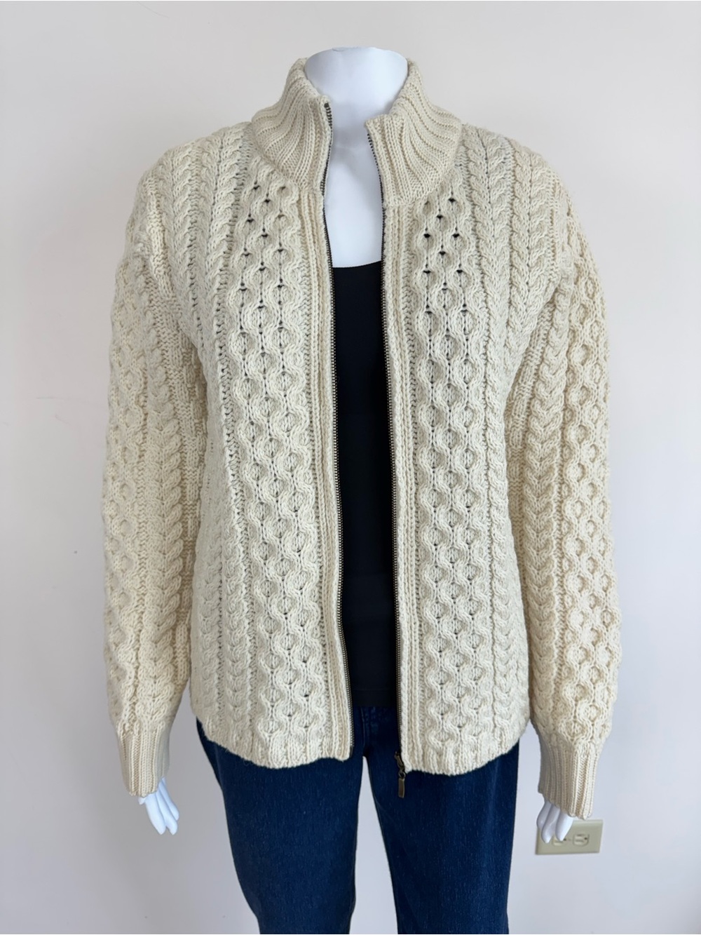 Inis Crafts Irish Aran Cable Knit Fisherman Cardigan Cream Merino Wool Zip Sz M - Picture 4 of 15